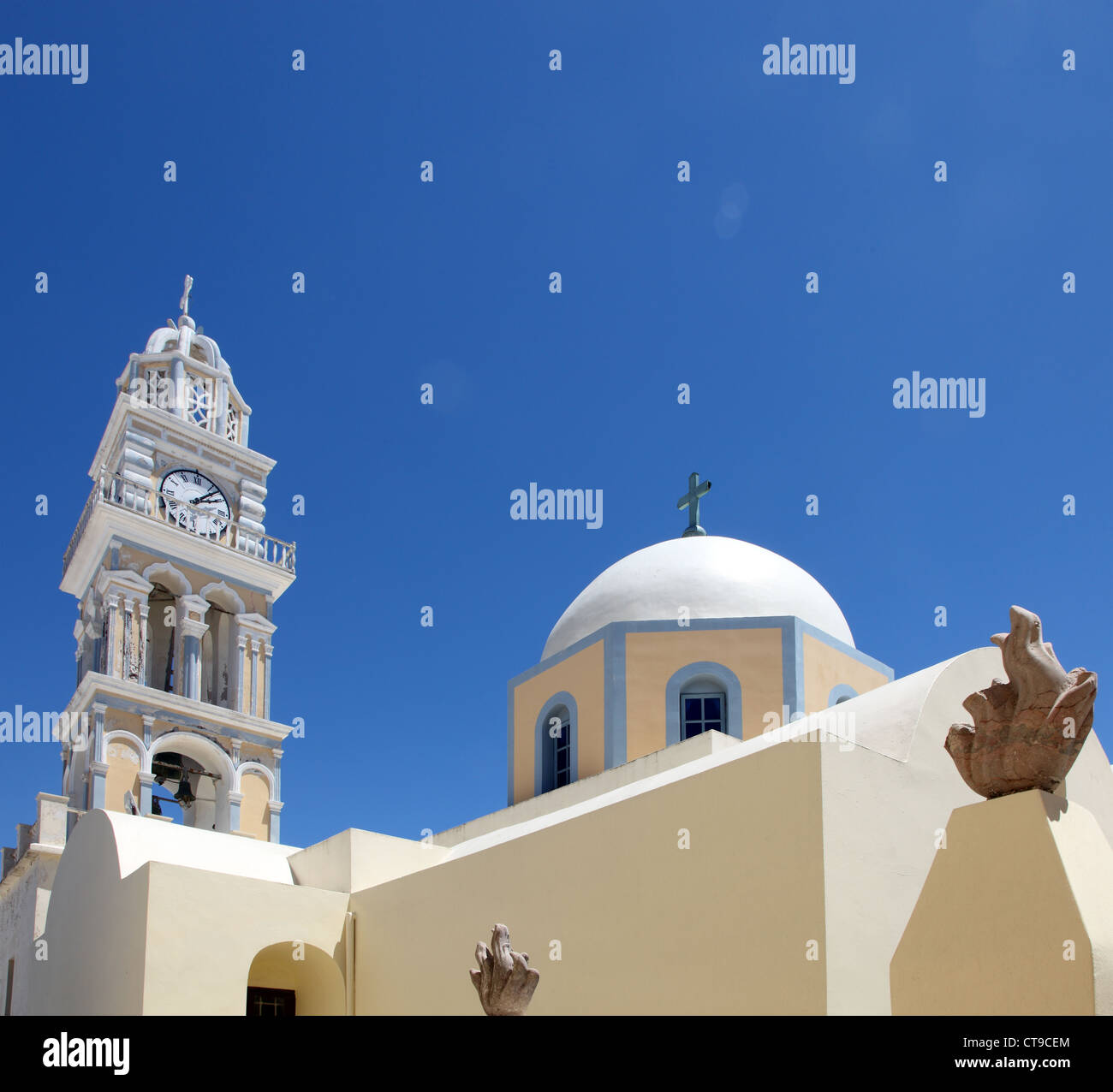 Der Glockenturm der St. Johann Kirche, Fira, Santorini, Griechenland Stockfoto