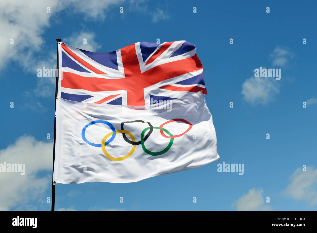 UK und Olympische Fahnen Stockfoto