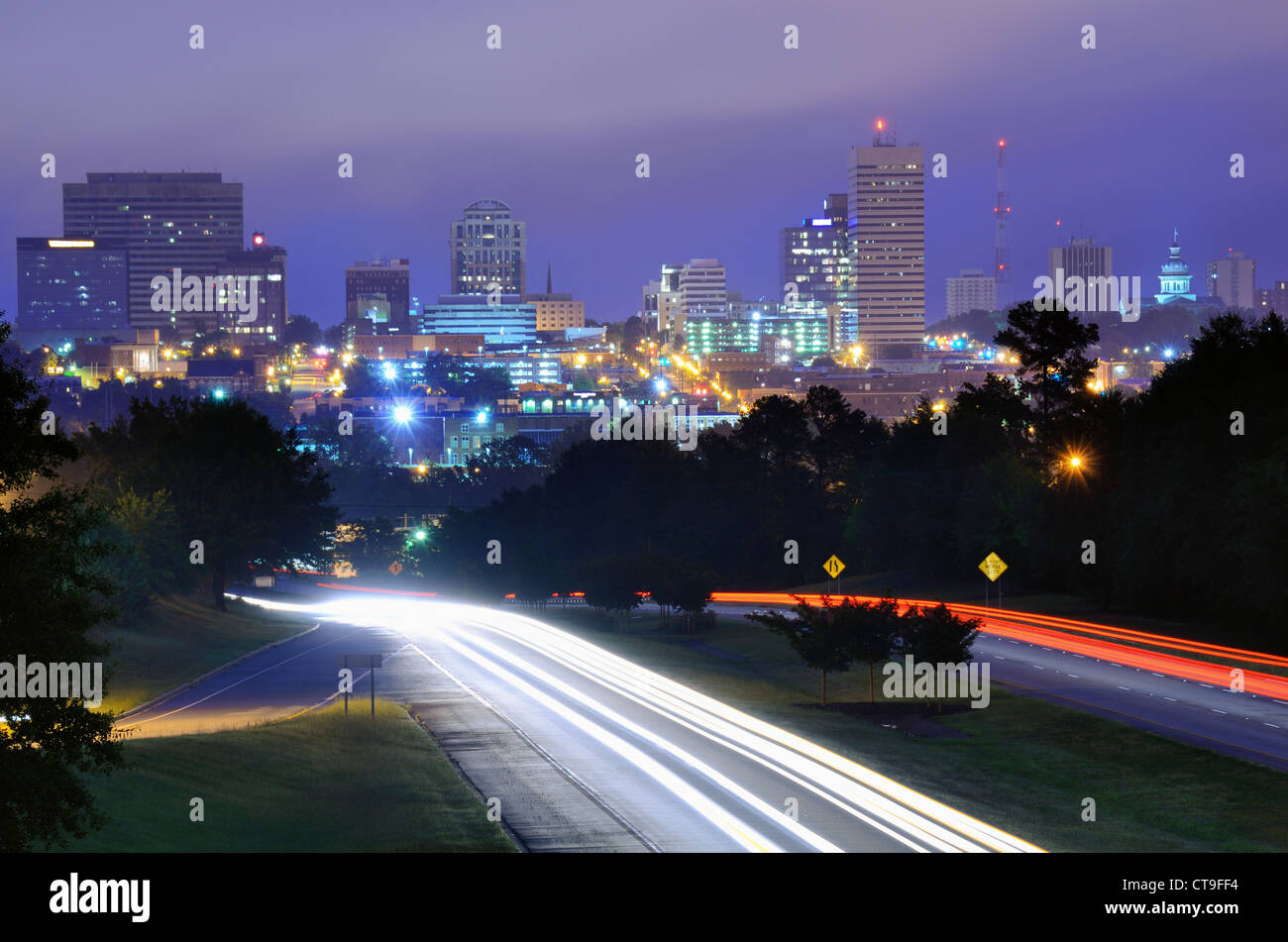 Skyline der Innenstadt von Columbia, South Carolina von oben Jarvis Kaplan Blvd. Stockfoto