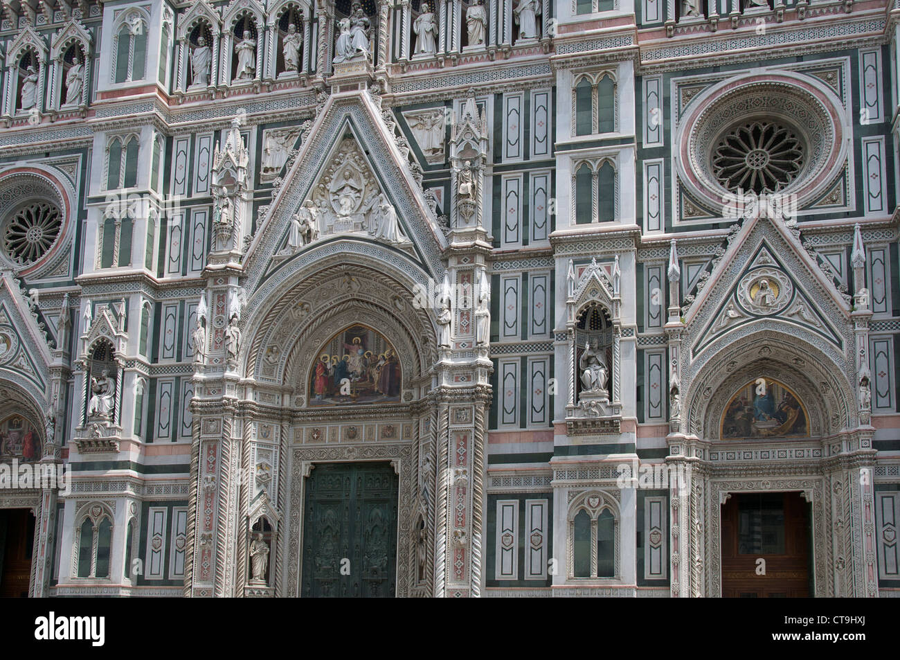 Detail neugotische Fassade des Duomo Florenz Italien Stockfoto