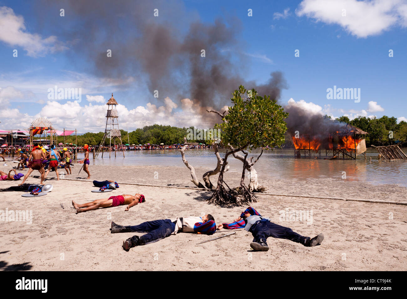 Spanier in der Schlacht von Mactan Reenactment oder Kadaugan Festival geschlagen. Lapu-Lapu City, Philippinen Stockfoto