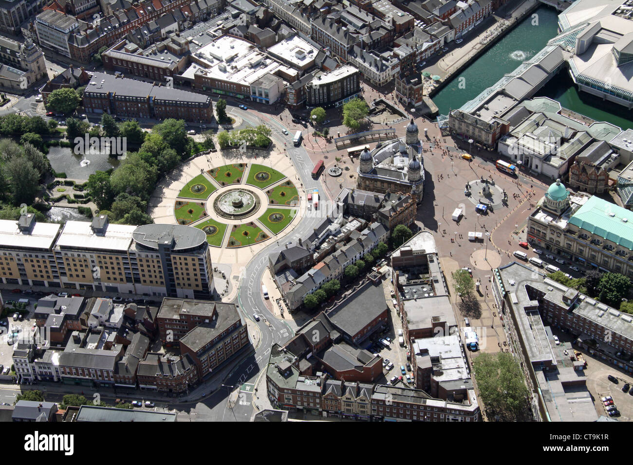 Luftaufnahme von Hull City Centre mit Queens Gardens Stockfoto