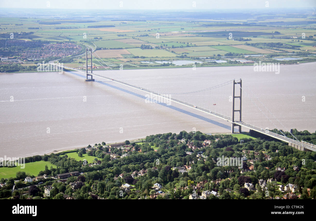 Luftaufnahme der Humber-Brücke aus dem nördlichen Ufer in der Nähe von Hull, East Yorkshire Stockfoto