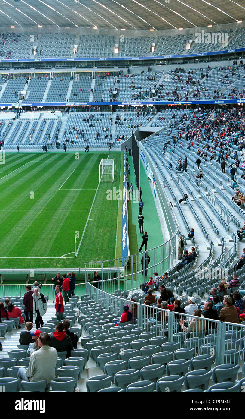 Zuschauertribuene das erste Testspiel in der Allianz Arena neueroeffneten Stockfoto