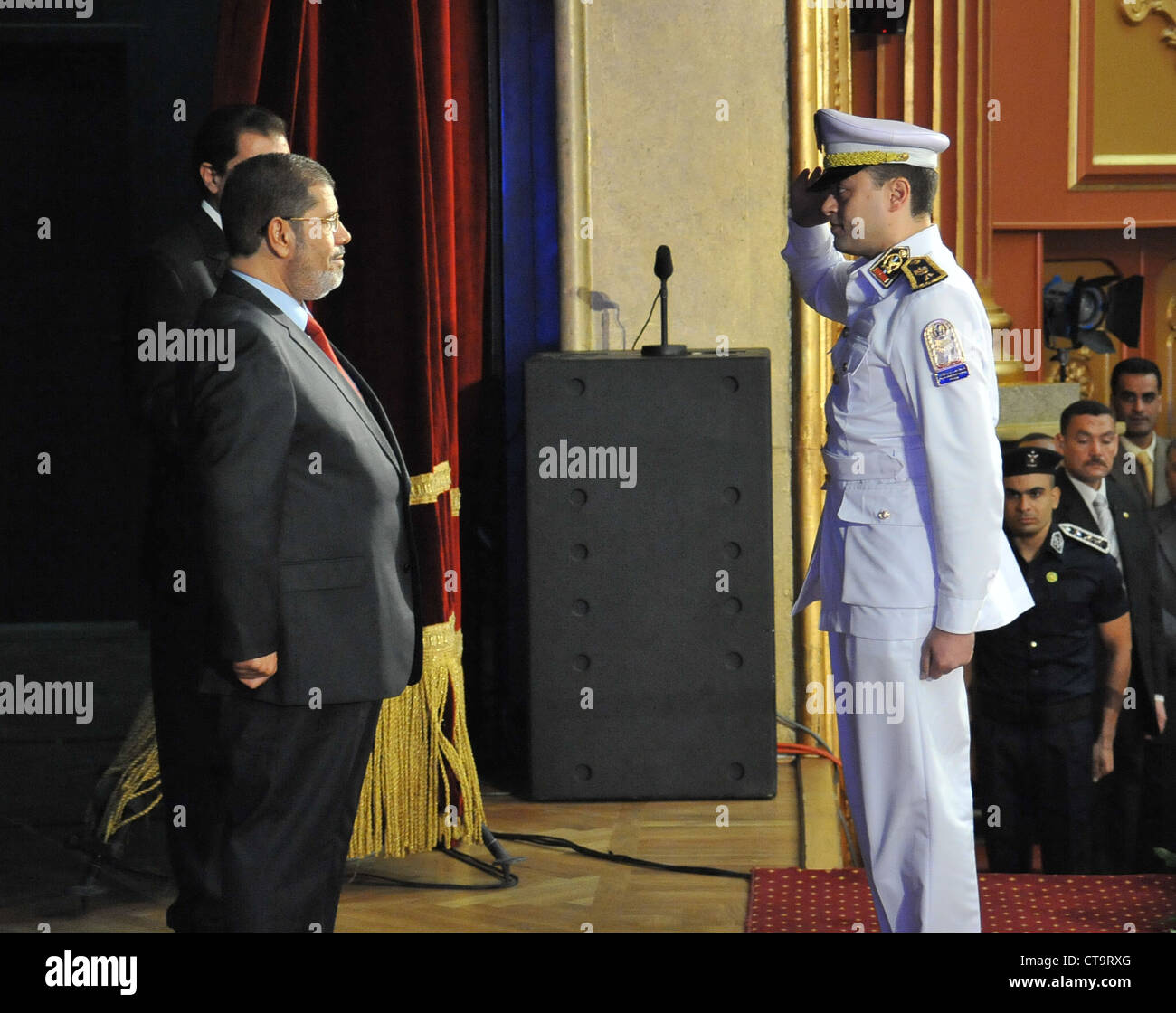 Ägypten der neu gewählte Präsident Mohamed Morsi besucht eine Abschlussfeier an der ägyptischen Polizei Akademie. Stockfoto