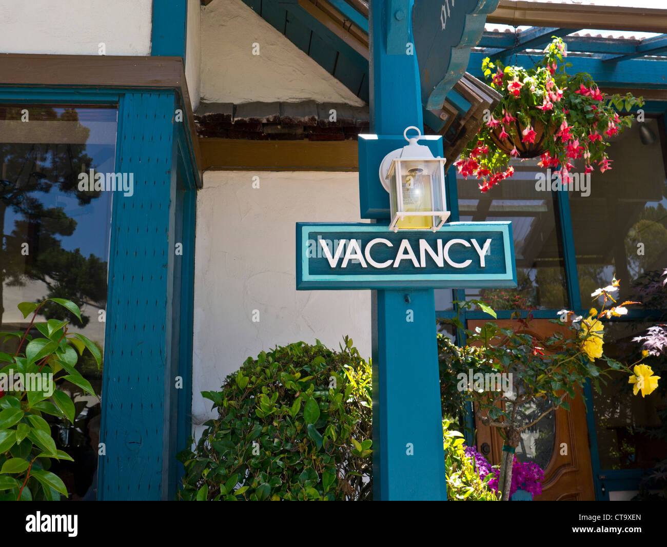 Vakanz Zeichen leuchtet im renommierten Boutiquehotel Normandy Inn Carmel durch das Meer Ozean fahren Carmel Kalifornien (CA) Stockfoto