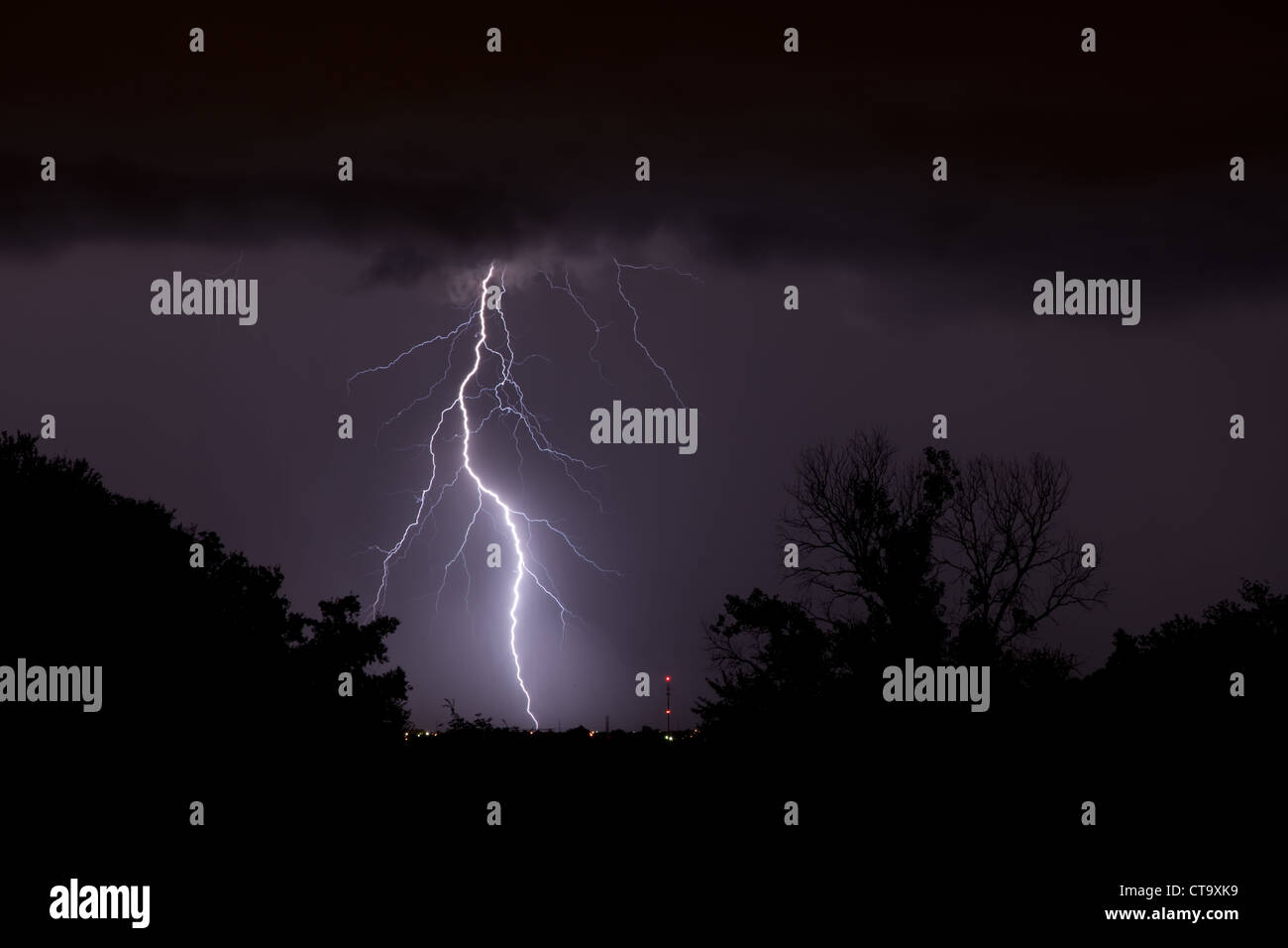 Eine Schraube der Wolke zum Boden Blitz Stockfoto