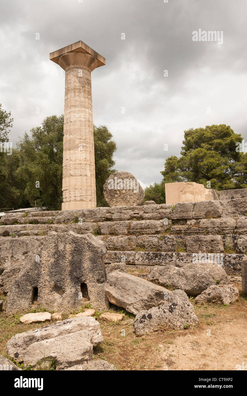 Einer antiken Säule in dem Tempel des Zeus in Olympia, Griechenland Stockfoto