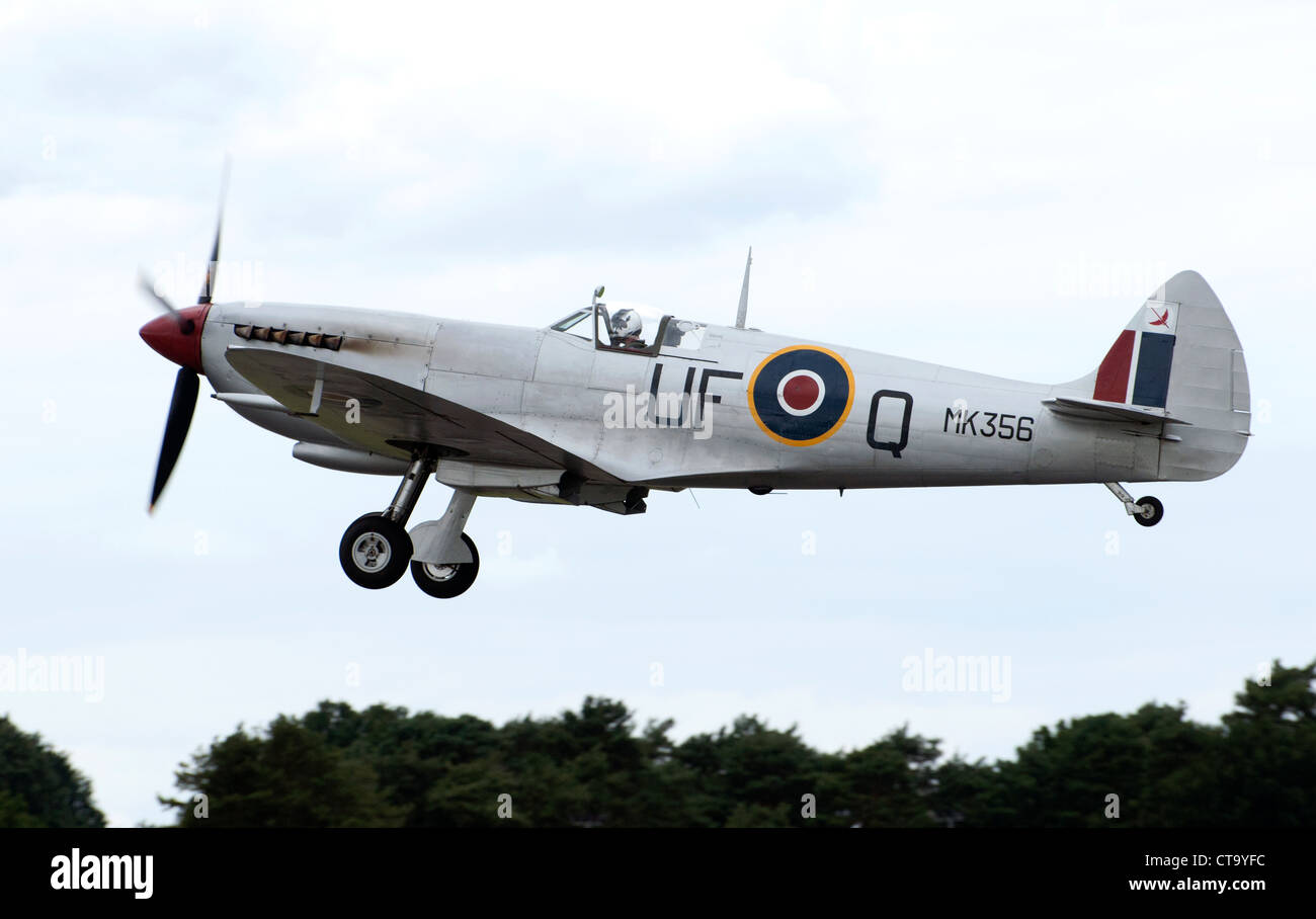 Spitfire Mk LFIXe (MK356 "UF-Q") auf der Farnborough Airshow 2012 Stockfoto