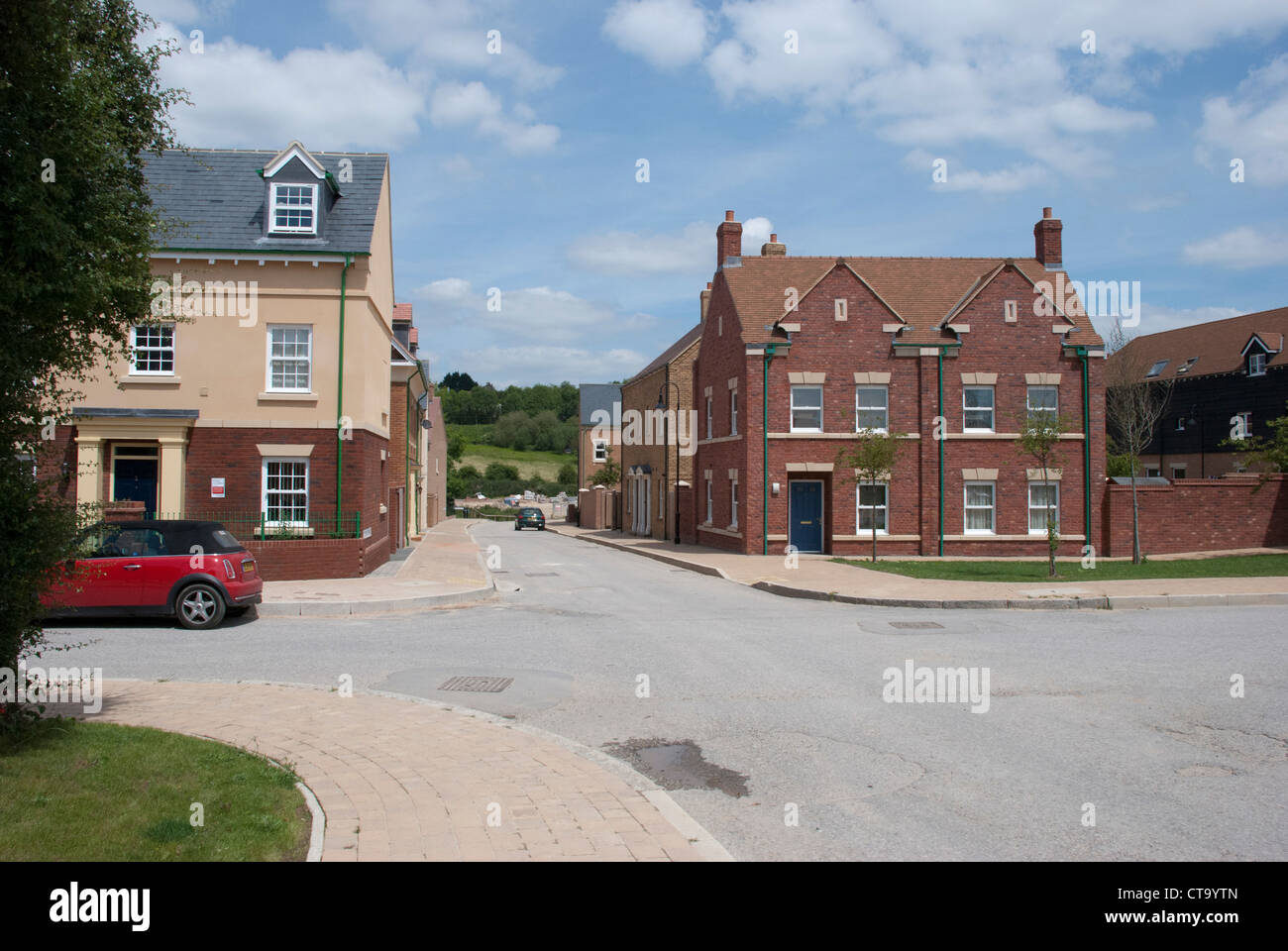 Eine Straße im Stadtteil East Michel von Swindon im neuen Stadtteil Wichelstowe. Stockfoto