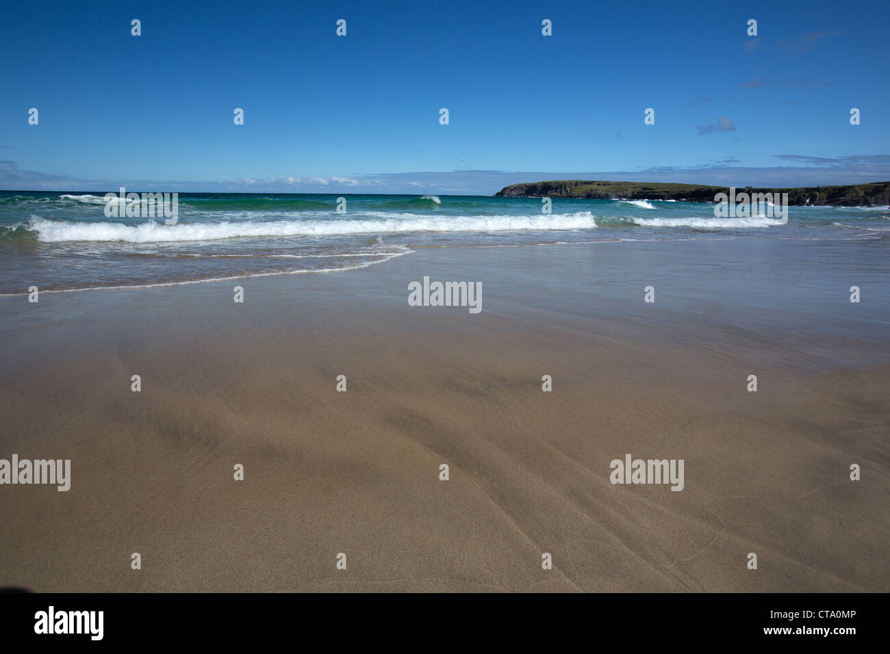 Isle of Lewis, Schottland. Malerische Aussicht auf den Strand am Hafen Nis im Norden von Lewis. Stockfoto