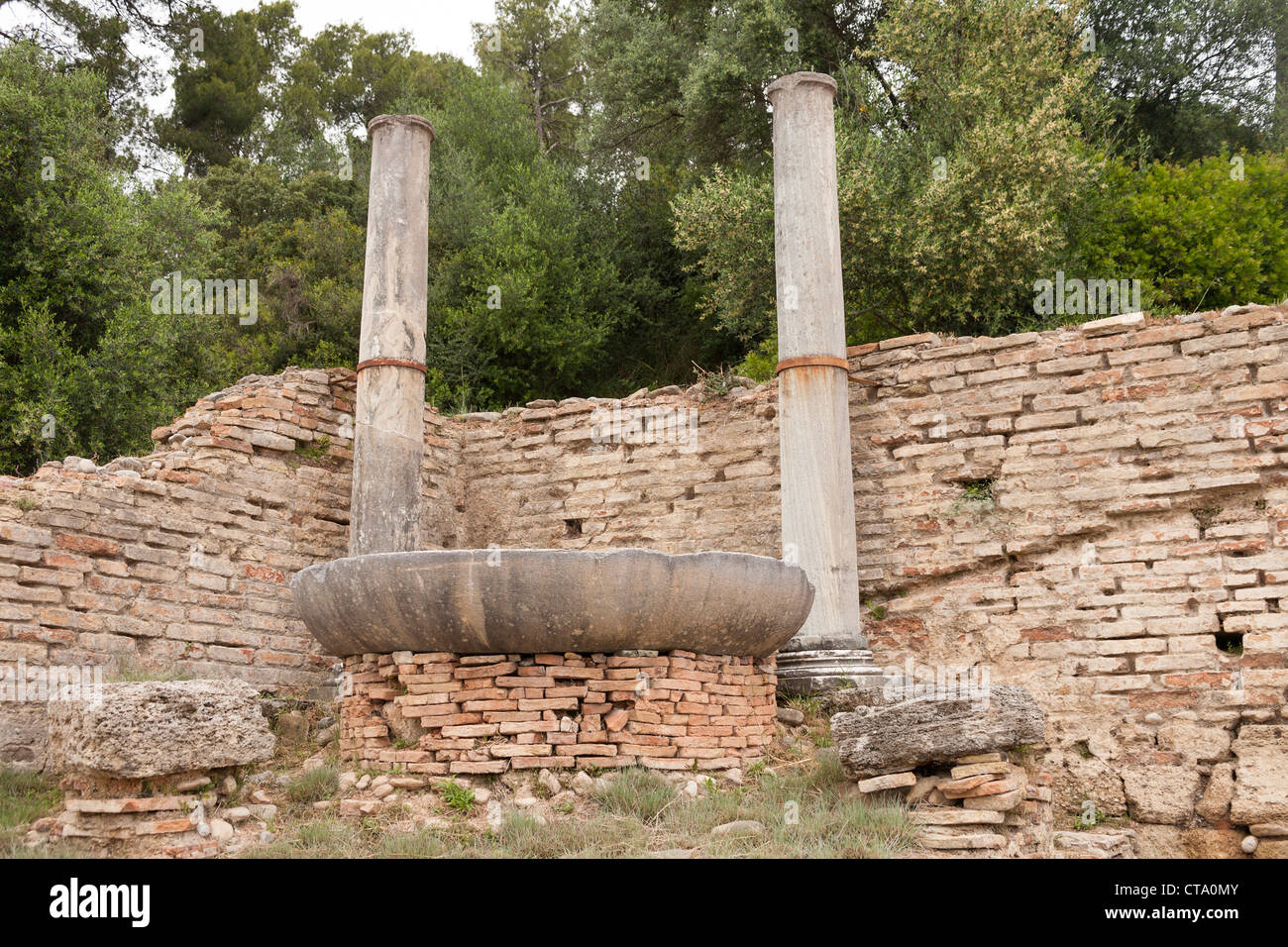 Eine Ausstellung in Nymphaion auch bekannt als Nymphäum des Herodes Atticus, Olympia, Griechenland Stockfoto