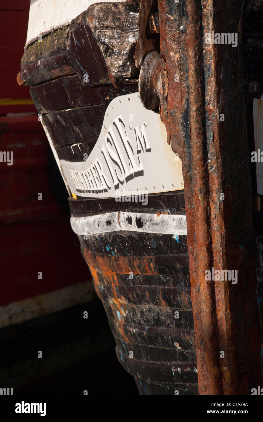 Stadt von Stornoway, Lewis. Malerische Nahaufnahme des Angeln Boot namens (Heather Isle) im Hafen von Stornoway. Stockfoto