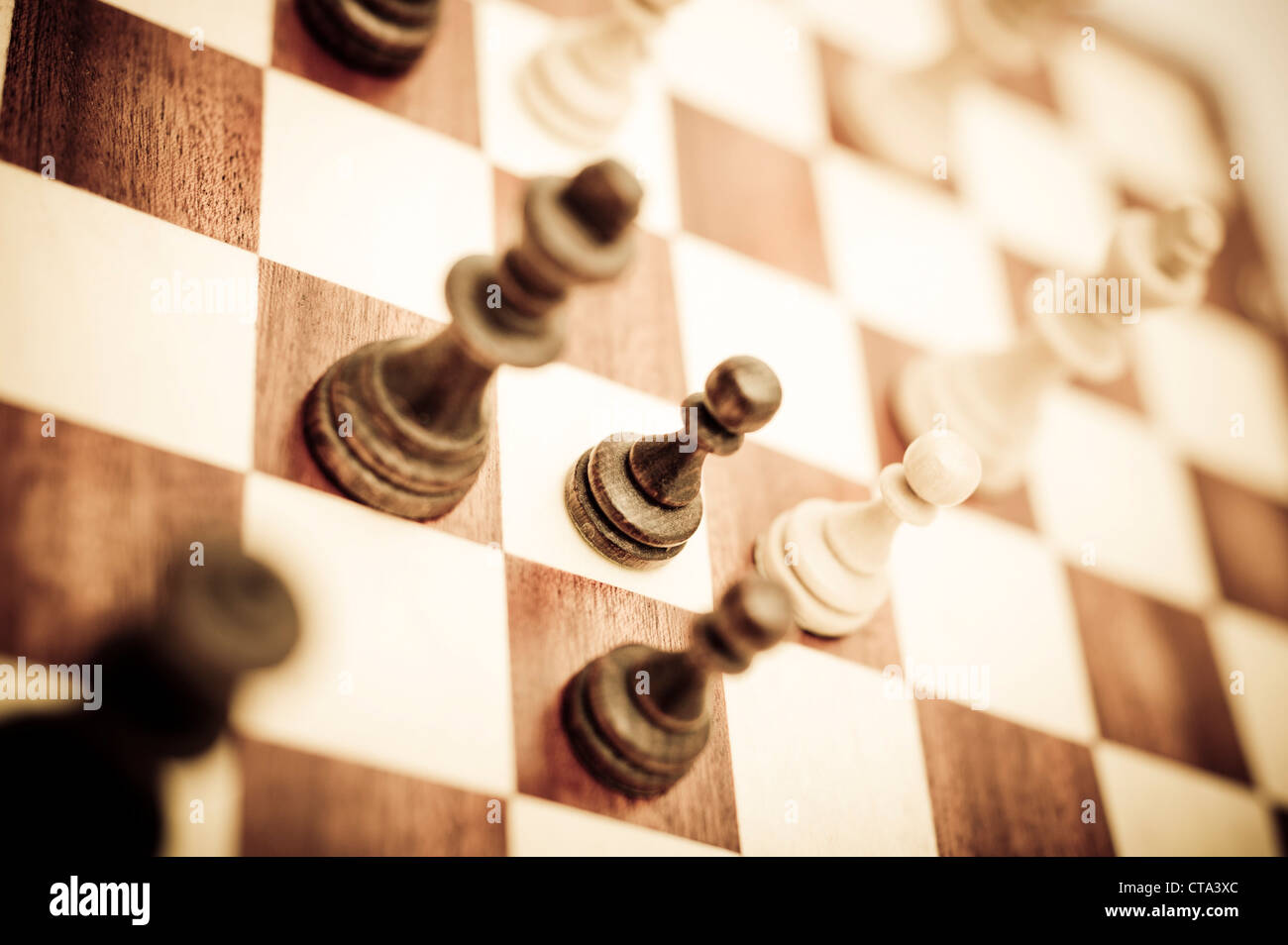 Schachspiel konzentrieren sich auf Königen und Bauern Stockfoto