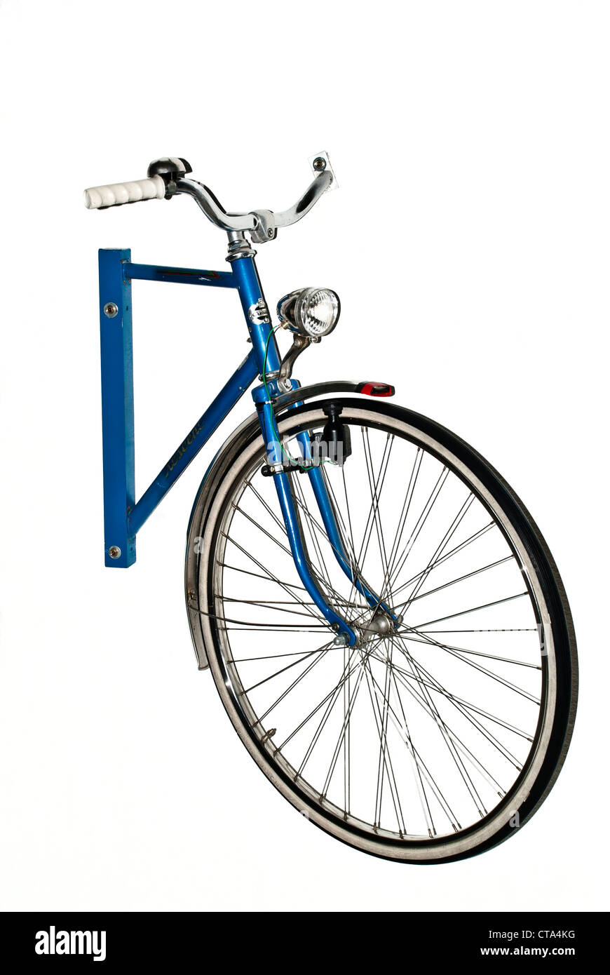 Blaue Hälfte Fahrrad an der Wand Stockfoto