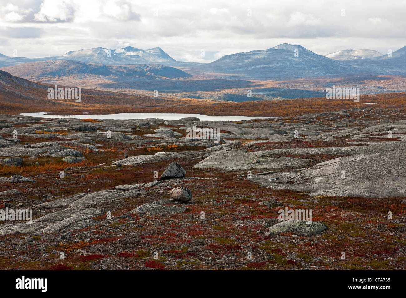 Felsiger Landschaft nördlich des Polarkreises, Saltdal, Junkerdal Nationalpark, trekking-Tour im Herbst, Fjell, Lonsdal, schließen t Stockfoto