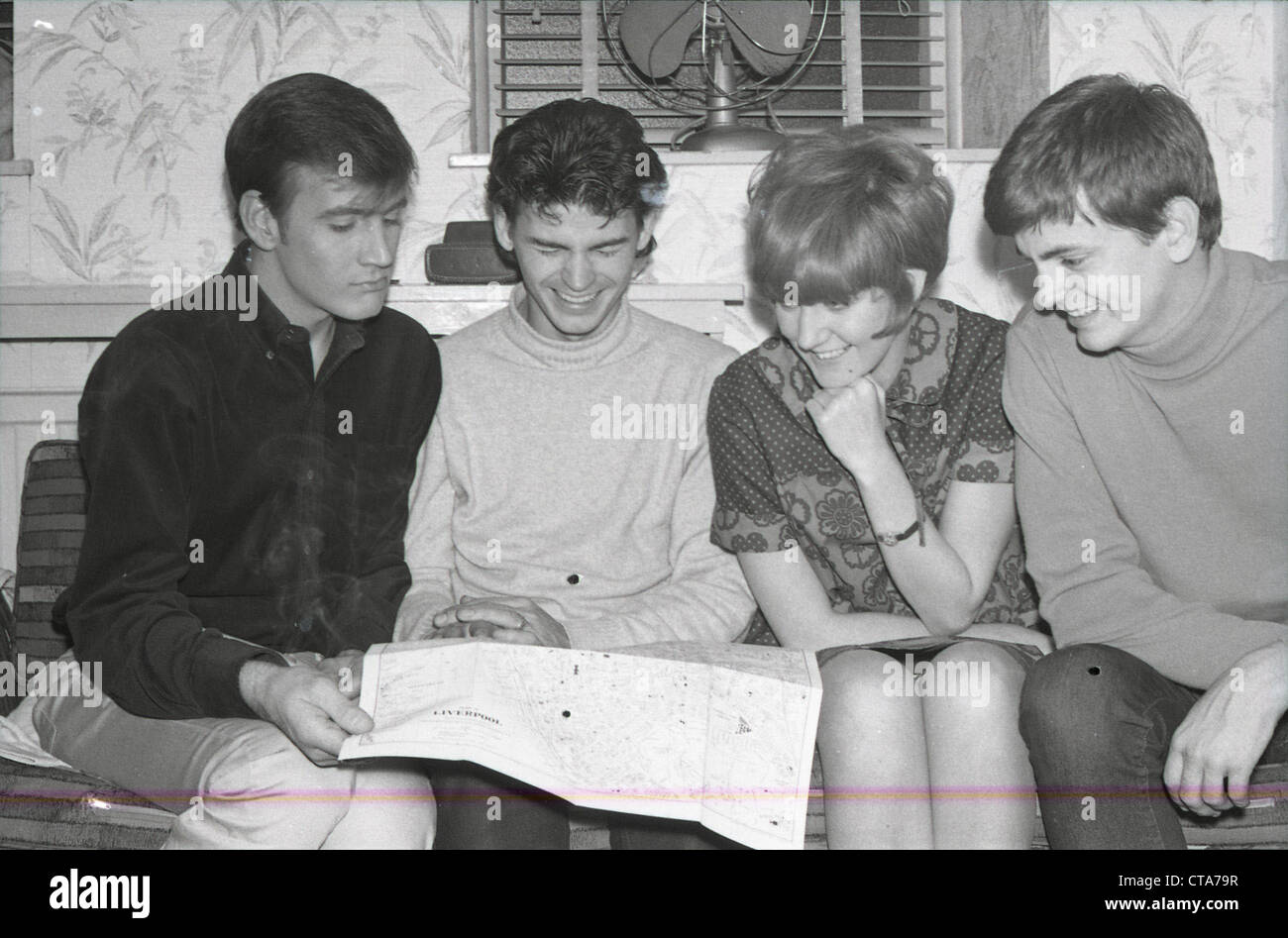 006917 - die Everly Brothers + Cilla Black backstage bei Ready Steady Go! im Jahr 1964 Stockfoto