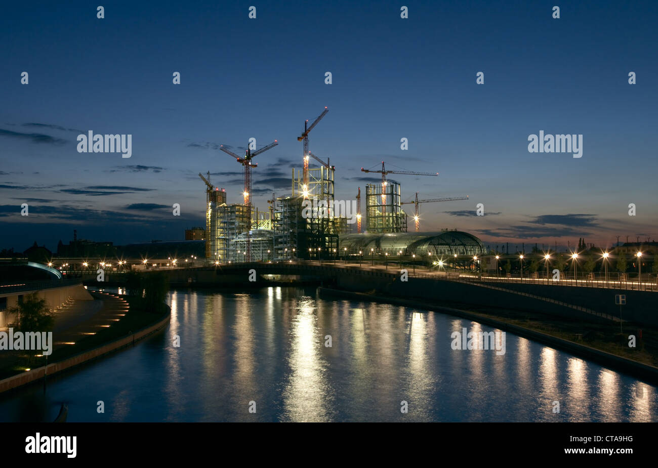 Berlin - Bau des neuen Hauptbahnhof im Spreebogenpark Stockfoto