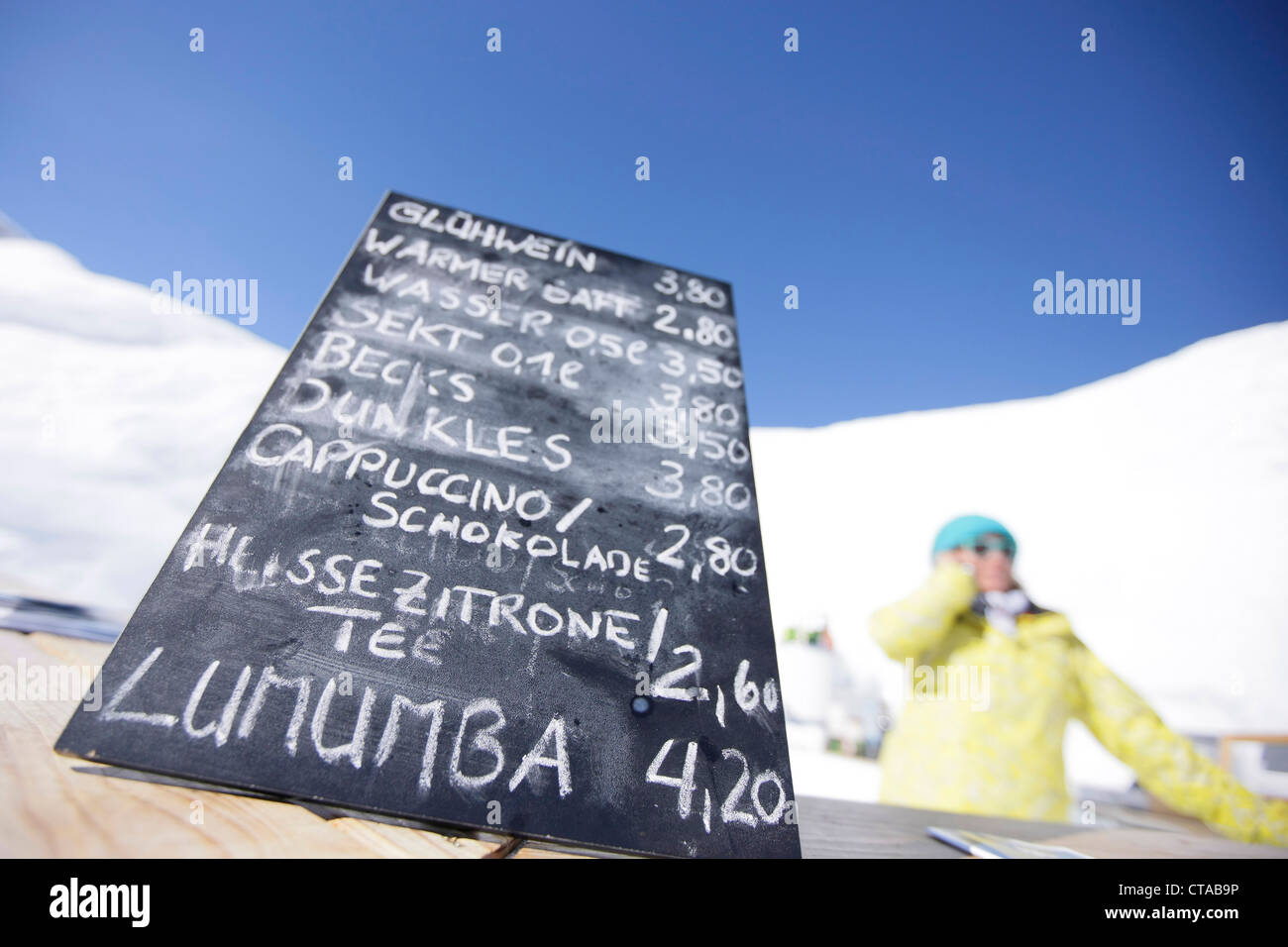 Getränkekarte in der Bar, Igludorf, Sonnalpin, Blick auf dem Zugspitzplateau, Zugspitze, Bayern, Deutschland Stockfoto