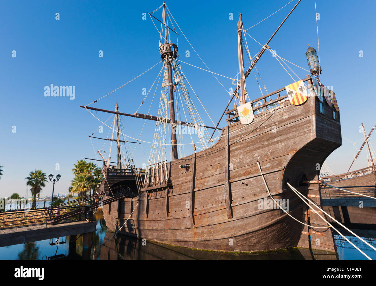 Nachbauten von Schiffen, die Columbus nach Amerika in an der Wharf der Karavellen, Palos De La Frontera, Spanien segelte Stockfoto