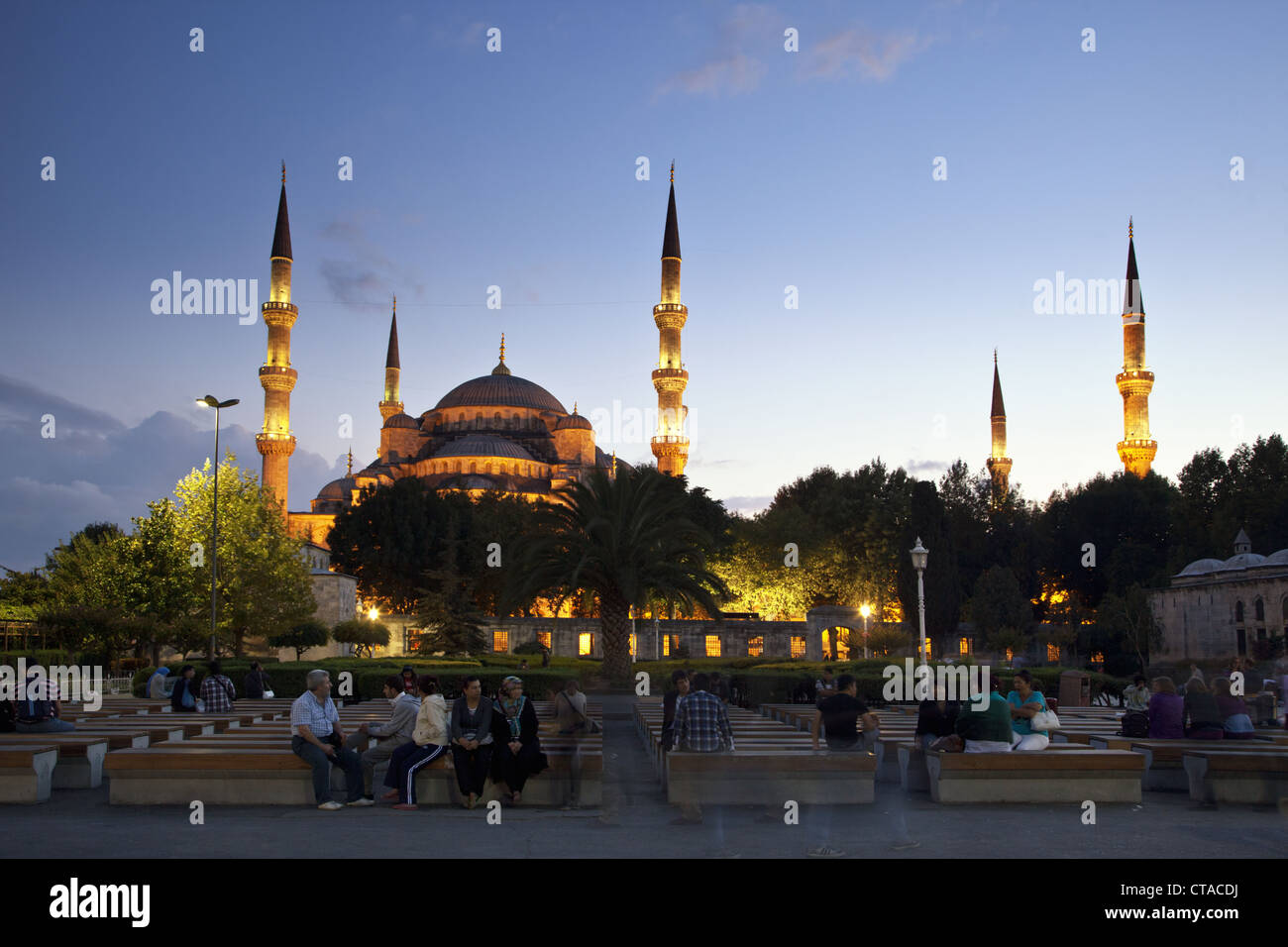 Blaue Moschee bei Dämmerung, Istanbul, Türkei, Europa Stockfoto