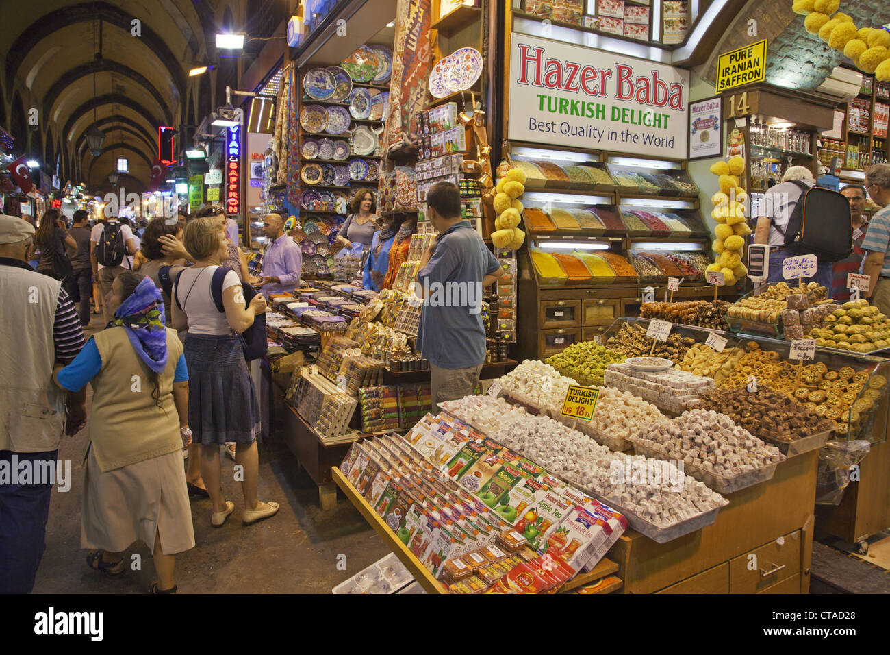 Menschen im ägyptischen Basar, Misir Carsisi, Istanbul, Türkei, Europa Stockfoto
