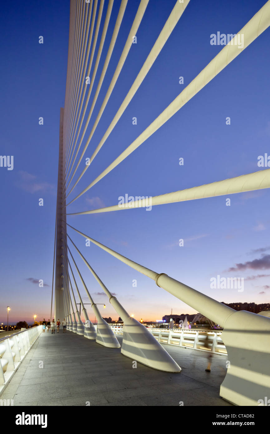 Puente de l'Assut de l ' oder am Abend, Brücke in die Stadt der Wissenschaften, Valencia, Spanien, Europa Stockfoto