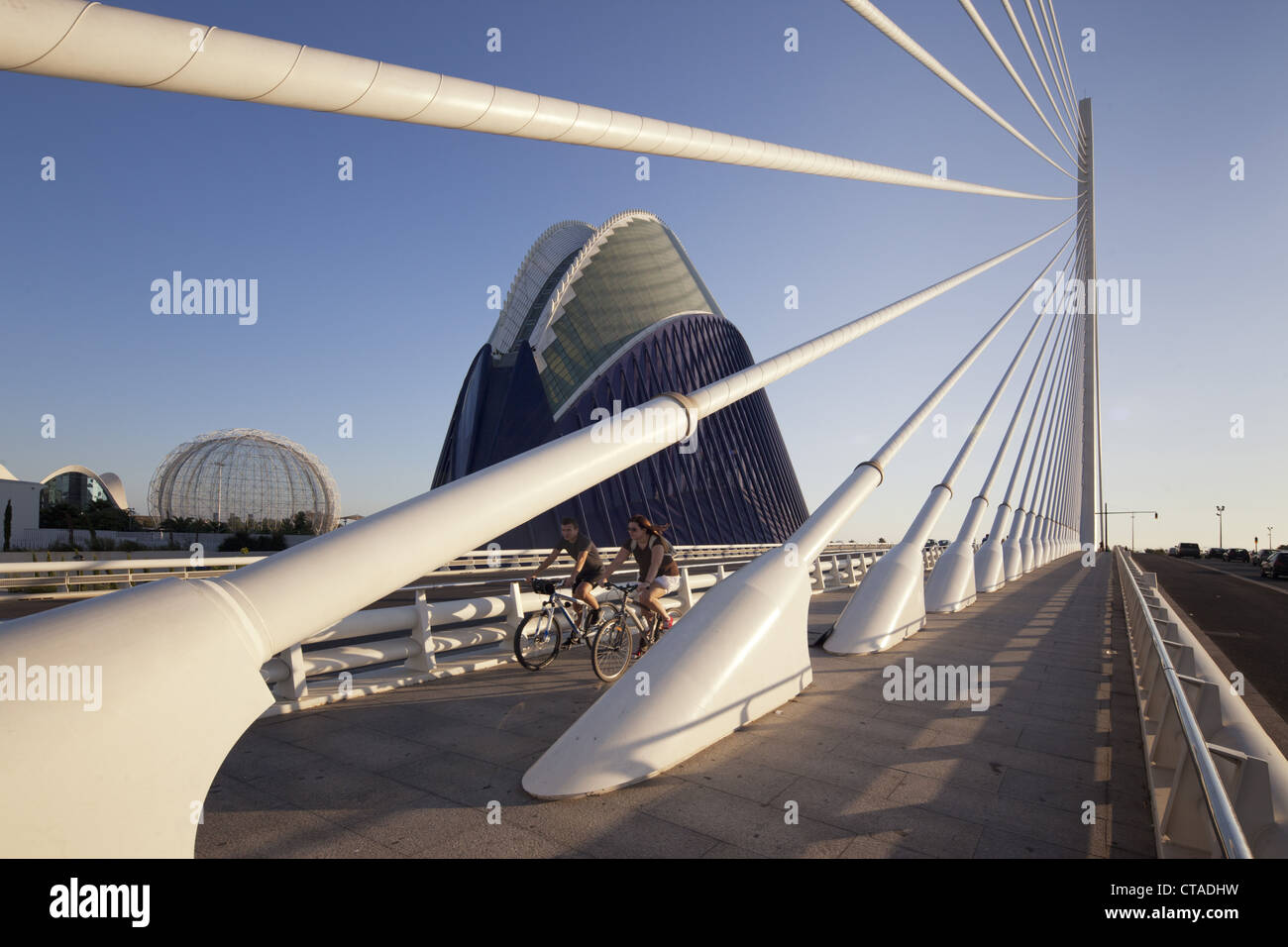 Agora, Puente de l'Assut de l ' oder, Brücke bei der Stadt der Wissenschaften, Valencia, Spanien, Europa Stockfoto