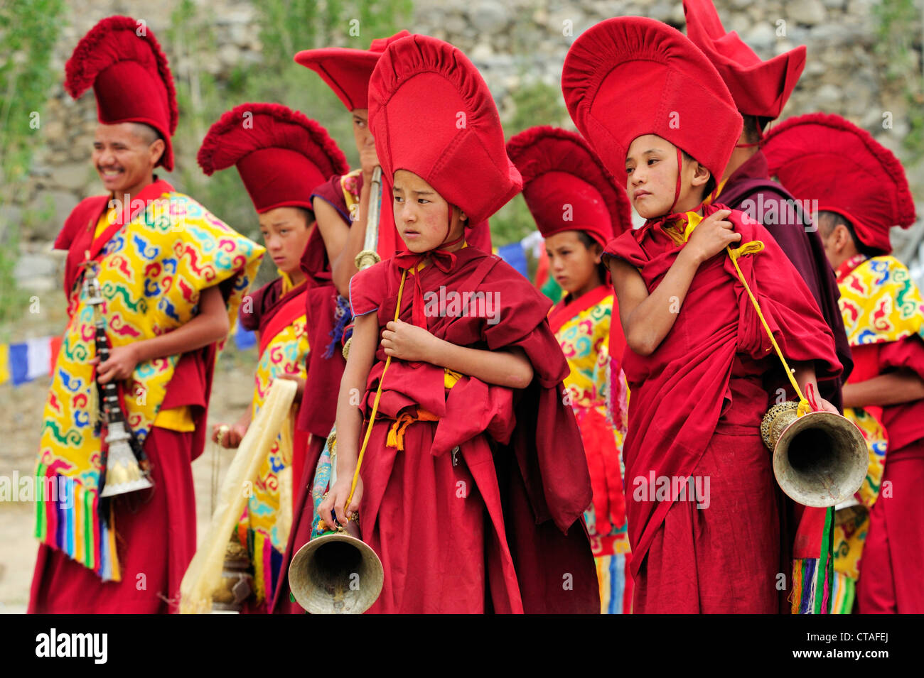 Mönche spielen Blasinstrumente, Kloster Festival, Phyang, Leh, Tal des Indus, Ladakh, Jammu und Kaschmir, Indien Stockfoto