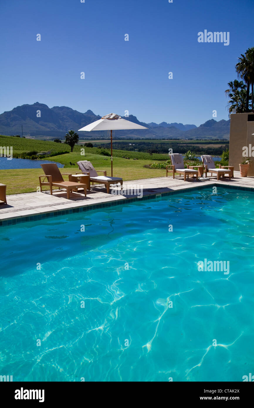 Schwimmbad an der Asara Wine Estate, Stellenbosch, Western Cape, South Africa Stockfoto