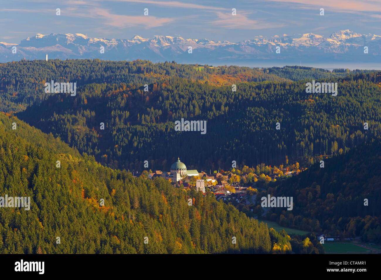 Blick auf St. Blasien, Schweizer Alpen, Herbst, südlichen Teil des Schwarzwald, Schwarzwald, Baden-Württemberg, Deutschland, Europa Stockfoto