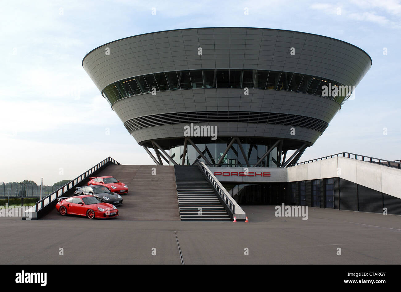 Das Kundencenter des Porsche-Werks in Leipzig Stockfoto