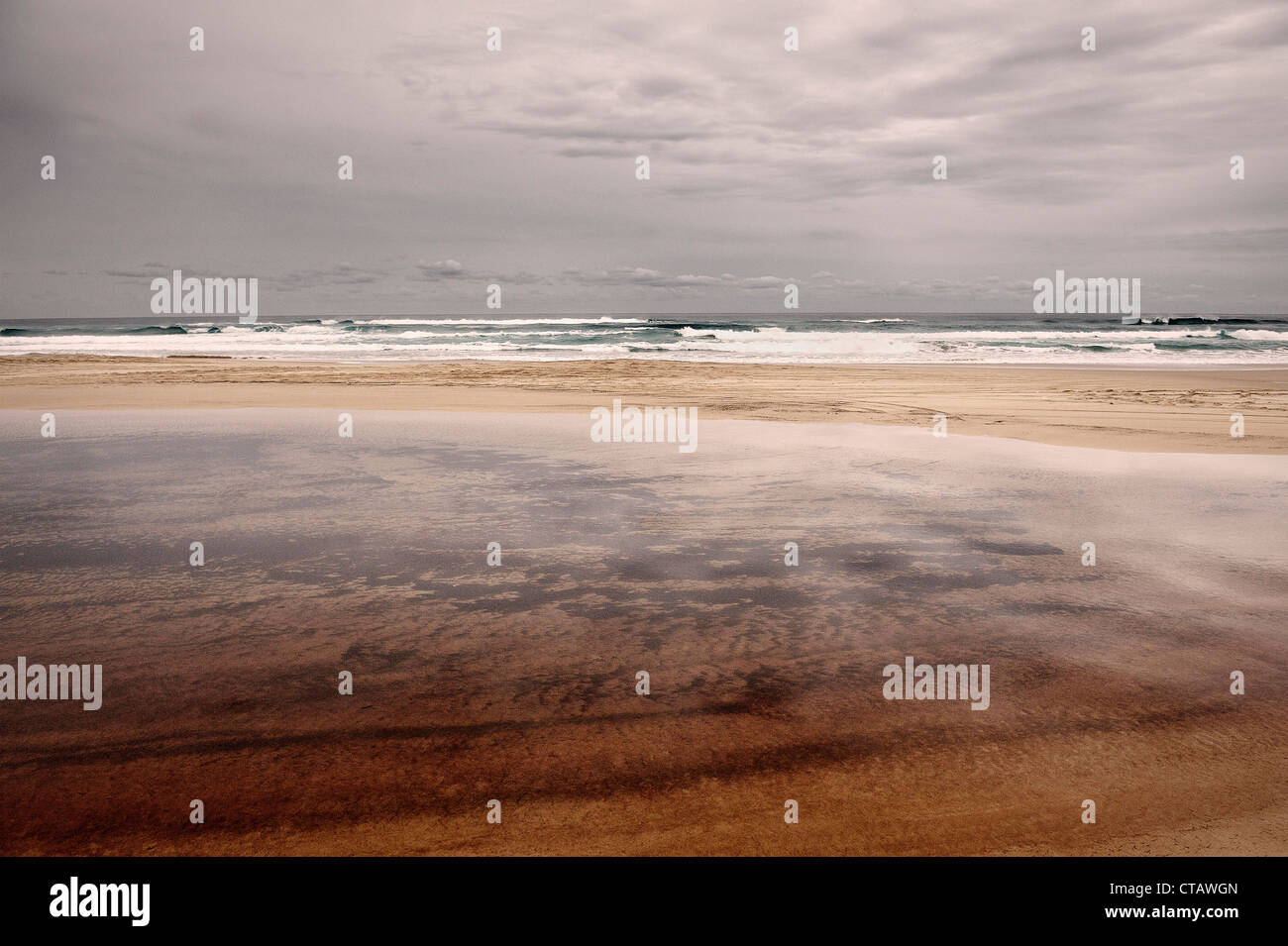 Küste von Fraser Island in eine düstere Stimmung, Queensland, Australien, Südpazifik Stockfoto