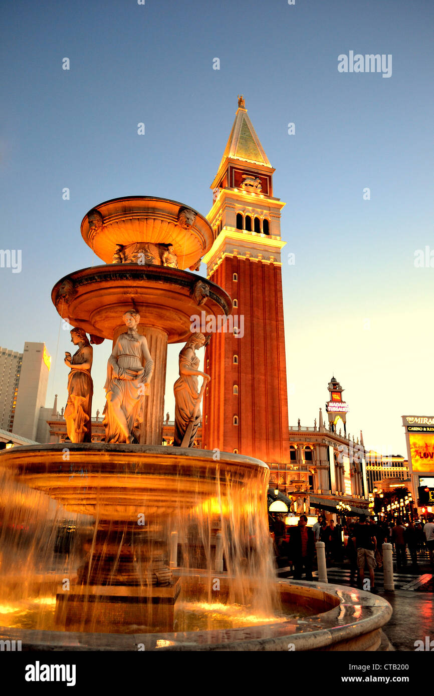 Das Venetian in Las Vegas bei Sonnenuntergang aufgenommen. Stockfoto