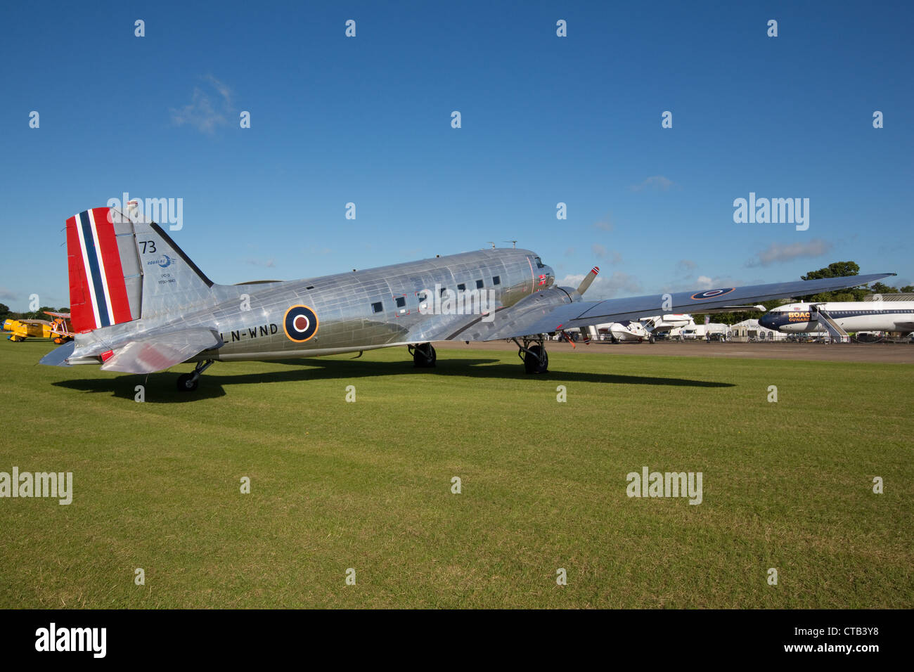 Douglas DC-3 im Imperial Kriegsmuseen Duxford, Cambridgeshire. Stockfoto