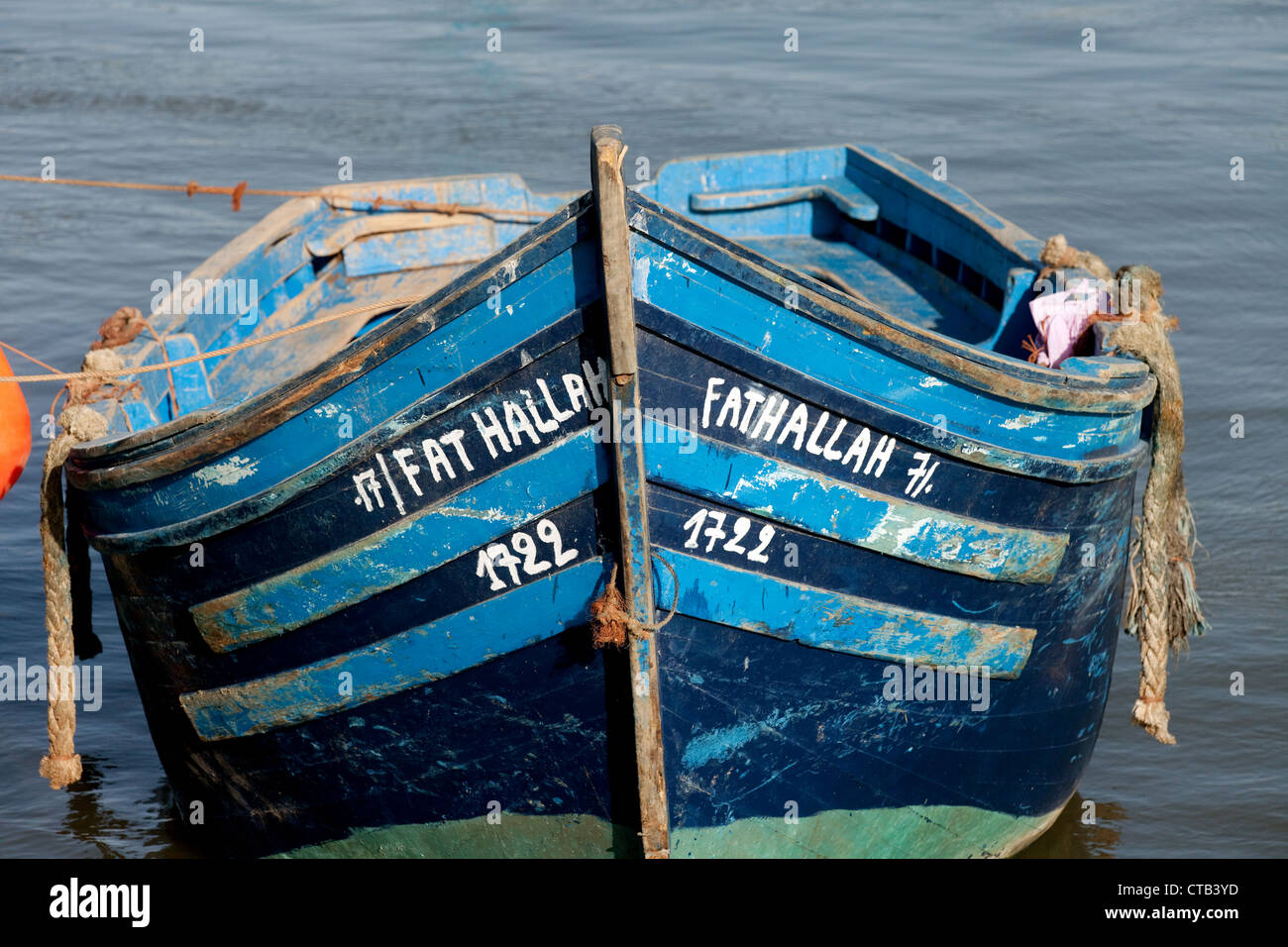 Traditionellen blauen hölzernen Fischerboot, Essaouira, Marokko Afrika Stockfoto
