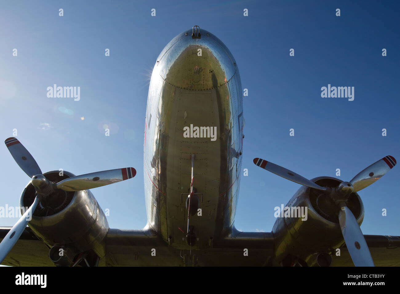 Douglas DC-3 im Imperial Kriegsmuseen Duxford, Cambridgeshire. Stockfoto