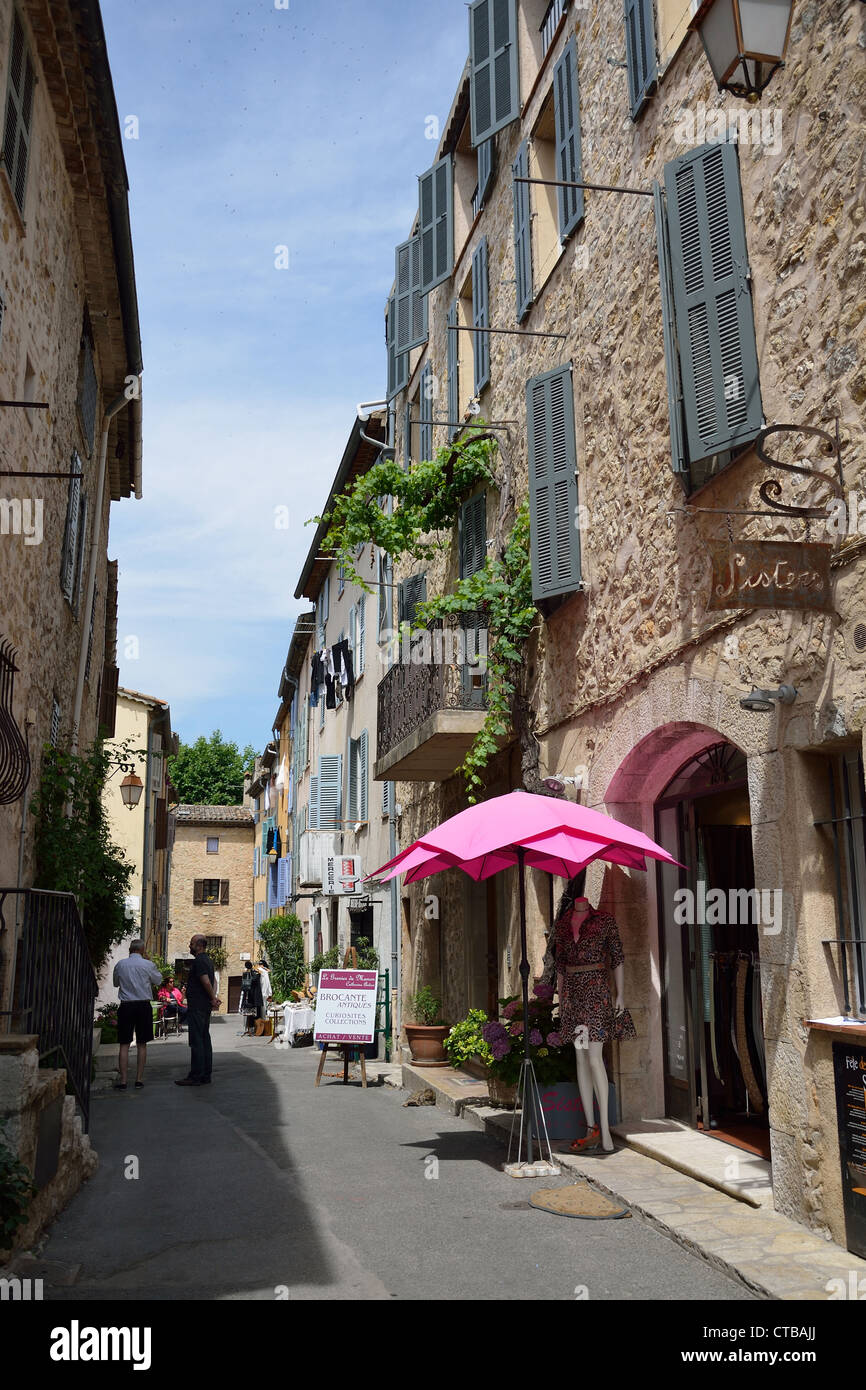 Straßenszene, Valbonne, Alpes-Maritimes, Provence-Alpes-Côte d ' Azur, Frankreich Stockfoto