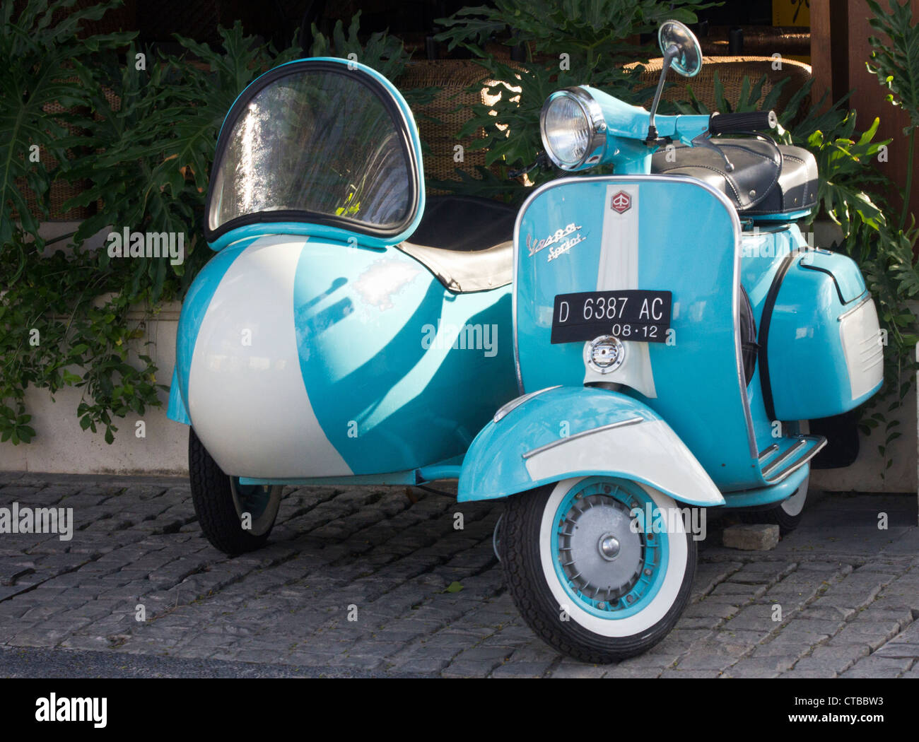 Vespa Roller & Seitenwagen Denpasar, Bali, Indonesien Stockfoto