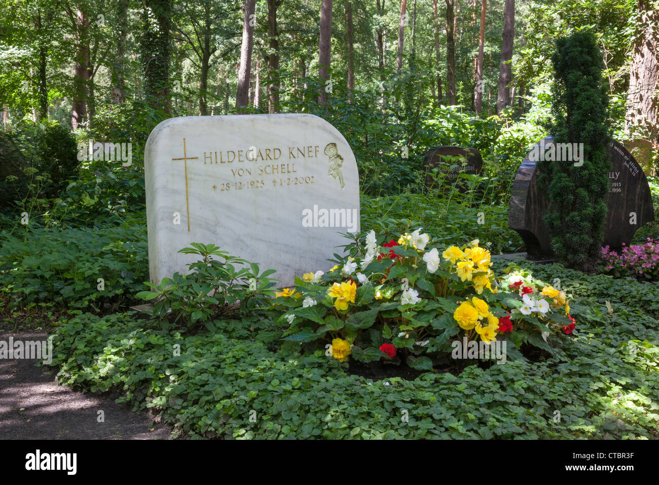 Grab Von Hildegard Knef Am Waldfriedhof Zehlendorf Berlin Deutschland Stockfotografie Alamy
