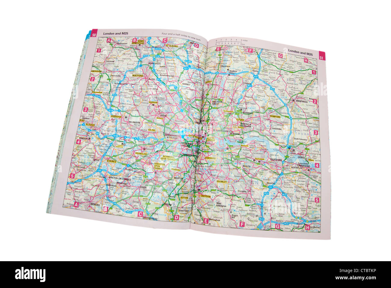 Eine herkömmliche Papierlandkarte Karten () von England zeigt die M25 & London Bereiche (bald durch Digitaltechnik eingestellt werden) Stockfoto