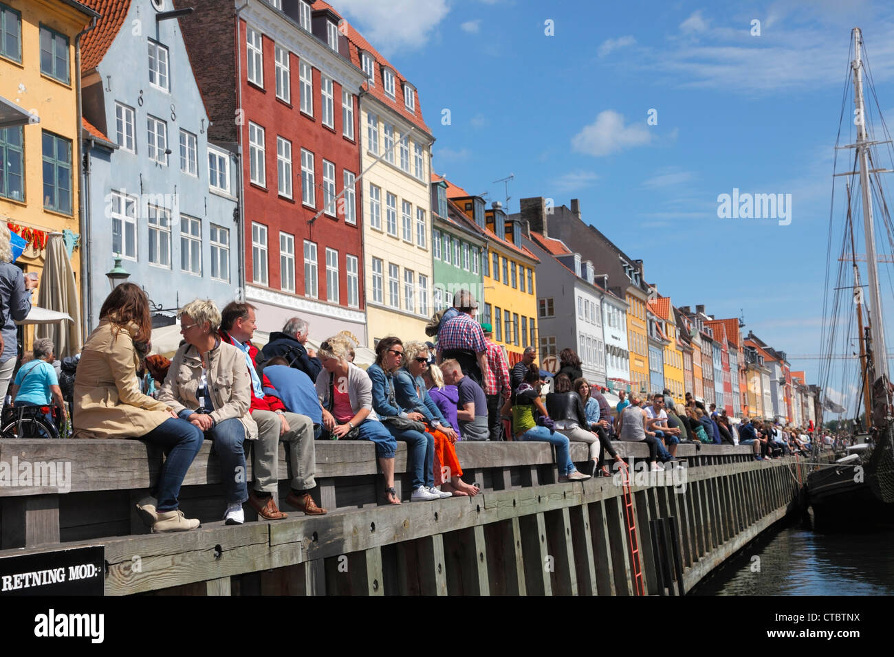 Nyhavn Kai überfüllt mit Touristen und jazz-Fans an einem sonnigen Sommertag während The Copenhagen Jazz Festival. Kopenhagen, Dänemark. Stockfoto