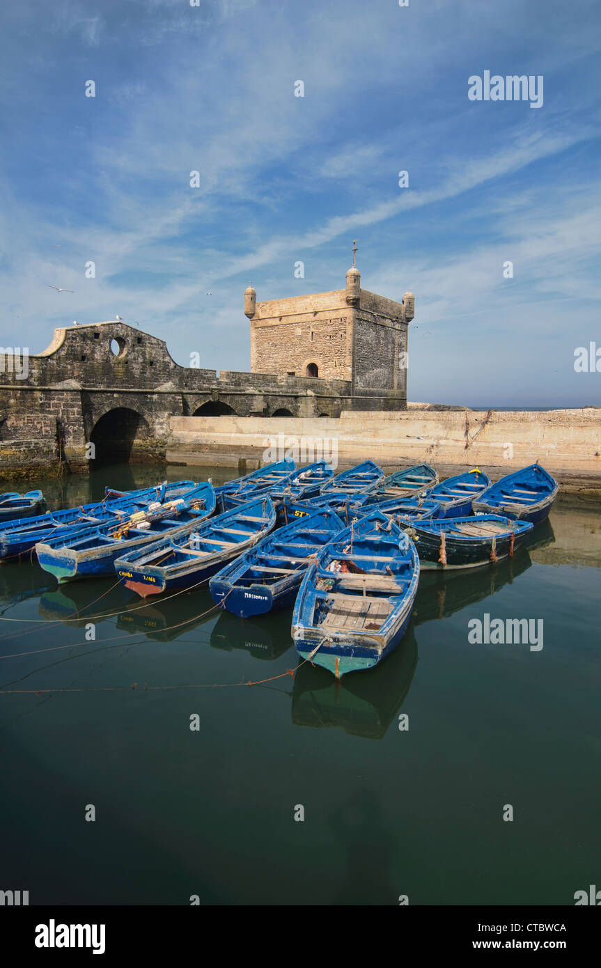 Angeln, Boote und die Skala du Port historische Bastion in Essaouira, Marokko Stockfoto