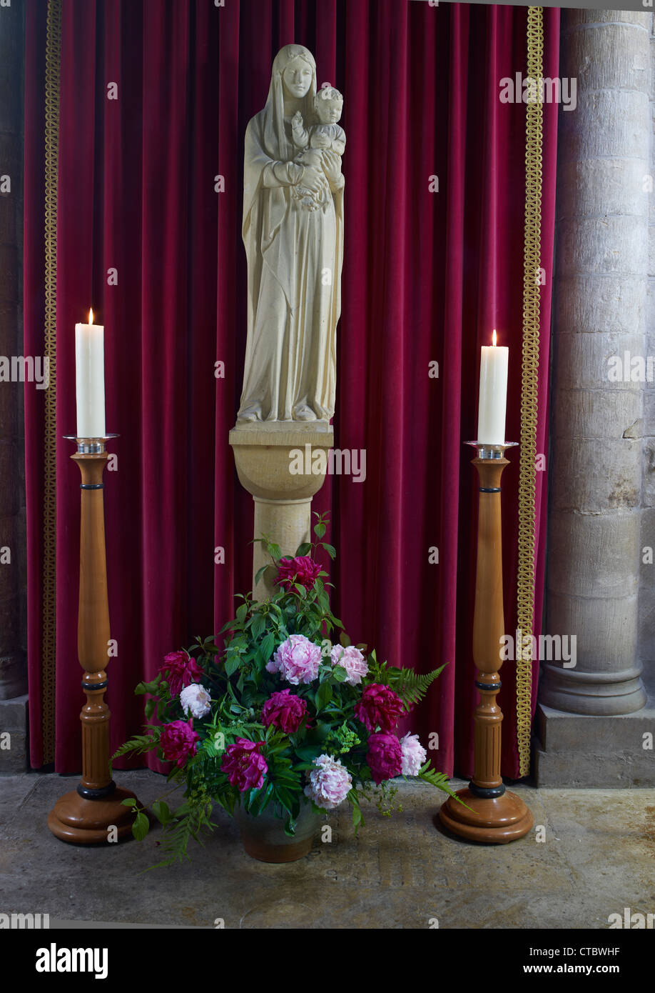 Tewkesbury Abbey Statue der Madonna in der Marienkapelle Stockfoto