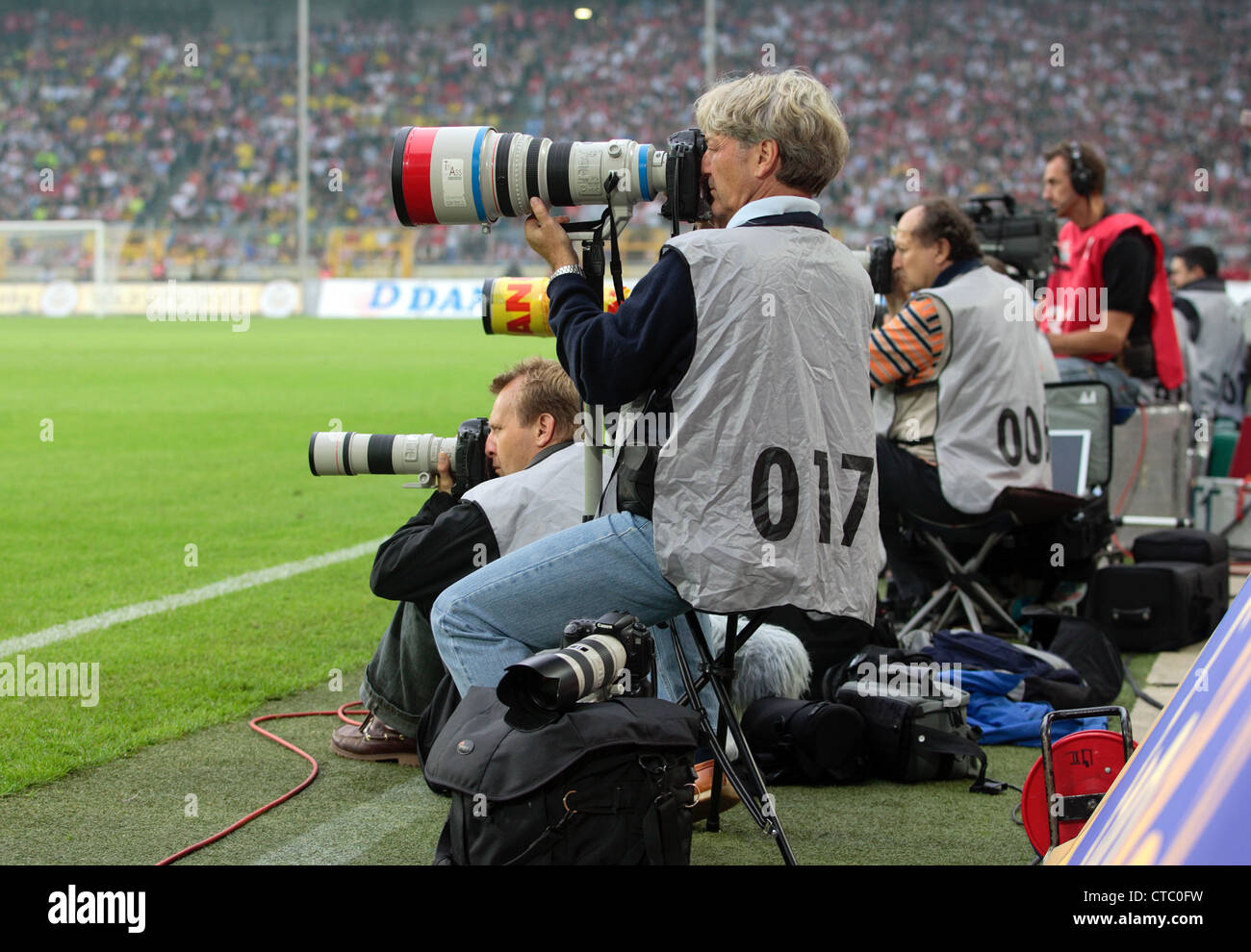 Sportfotografen im Bundesliga-Spiel Stockfoto