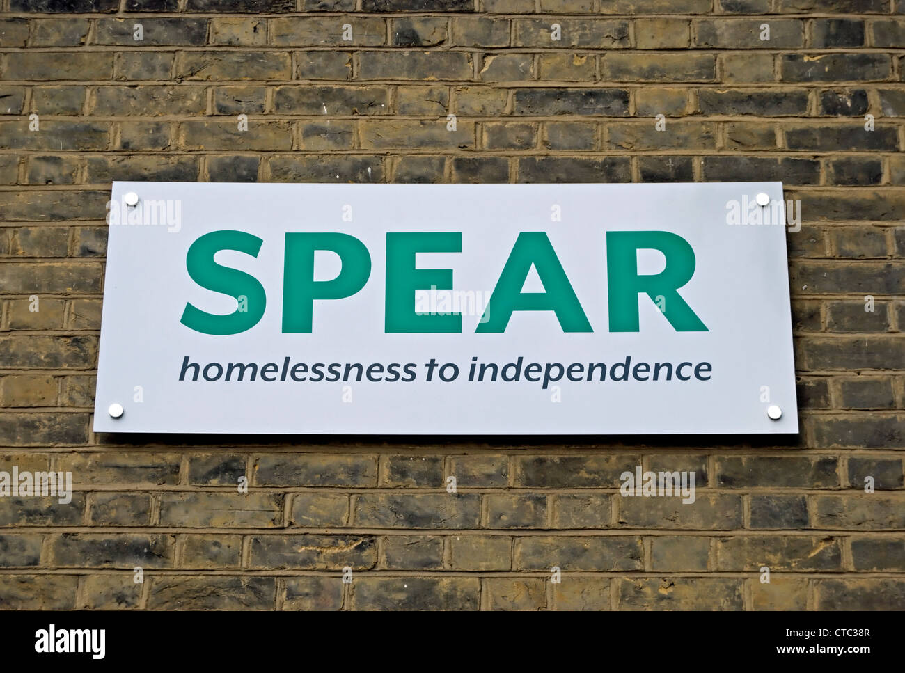 Namensschild für Speer, Nächstenliebe, Hilfe für Obdachlose und verletzlich, Richmond nach Themse, Surrey, england Stockfoto