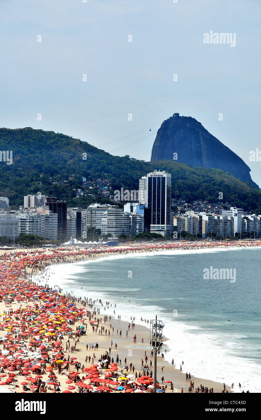 Copacabana Beach und Zuckerhut Rio de Janeiro Brasilien Stockfoto