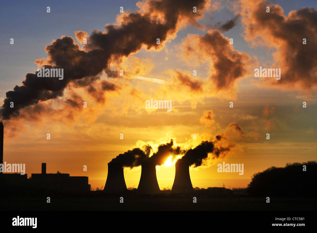 Sonnenaufgang am Drax Kohle abgefeuert Kraftwerk, North Yorkshire UK Stockfoto