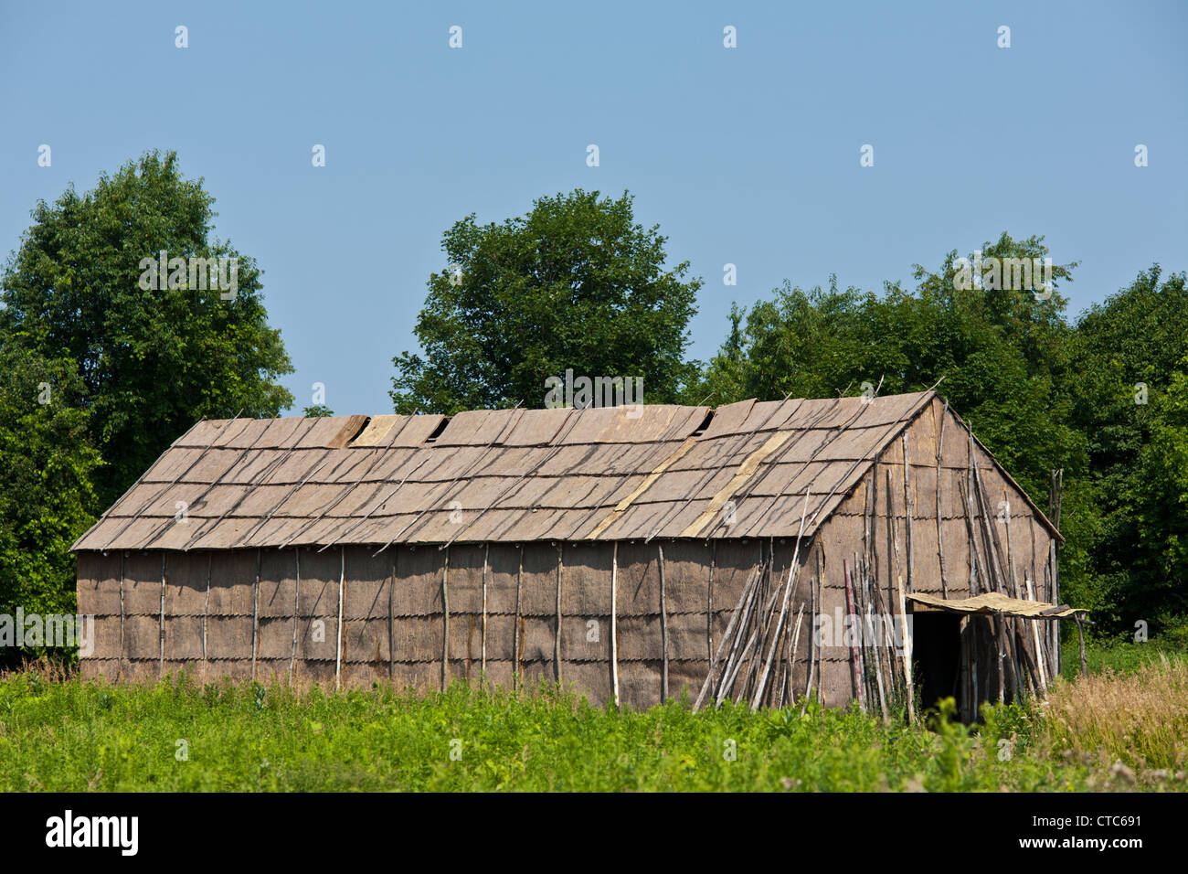 Bellen Sie Langhaus im Ganondagon State Historic Site, Victor, New York, Finger Lakes, eine riesige Seneca-Siedlung Stockfoto