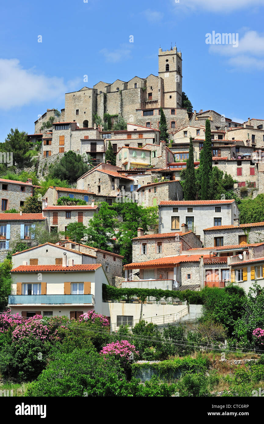 Blick über das Dorf Eus in den Pyrénées-Orientales, Languedoc-Roussillon, Pyrenäen, Frankreich Stockfoto